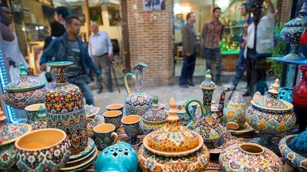 Теһранның Одлажан ауданындағы қолөнер бұйымдарының базары