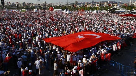 Стамбулда Ердоғанның оппозиционерлері шеруге шықты