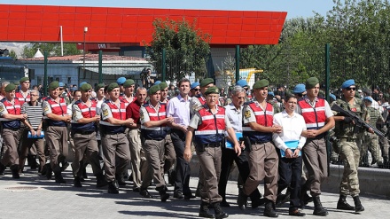 Ердоған сотта айыпталушылардың бірдей киім киюі қажеттігін қуаттады