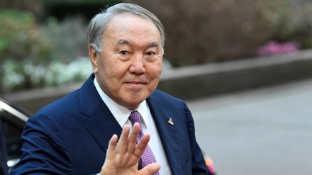 Назарбаев президенттік өкілеттігін тоқтатты 