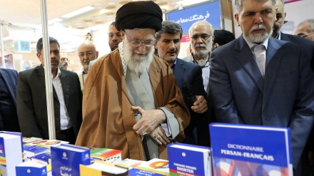 Ислам революциясының жетекшісі Теһран Халықаралық кітап көрмесіне келді