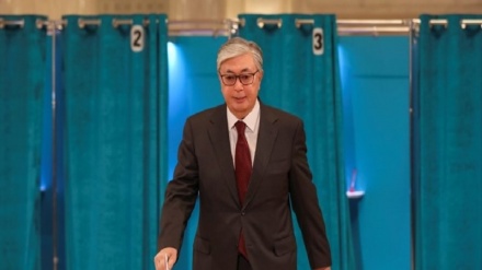 Қазақстан Президентіне Спутник V вакцинасы  егілді