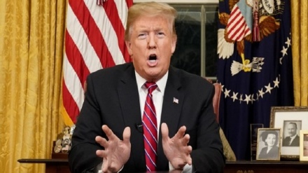 Трамп америкалық компанияларға Қытайдан шығуға бұйрық берді
