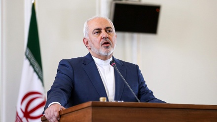 Зариф: Иран өзін қорғау үшін біреуге бағынышты емес