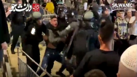 Сионистік әскерилер  палестиналық жігітке зорлық-зомбылық қолданды