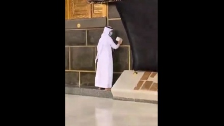 Қағба пердесін шаң-тозаңнан тазарту сәт