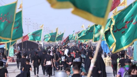 Имам Хұсейнге (ғ.с.) аза тұтушылар Кербалаға жаяу барады