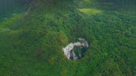 Қытай тауларында жұмбақ және үлкен шұңқыр табылды