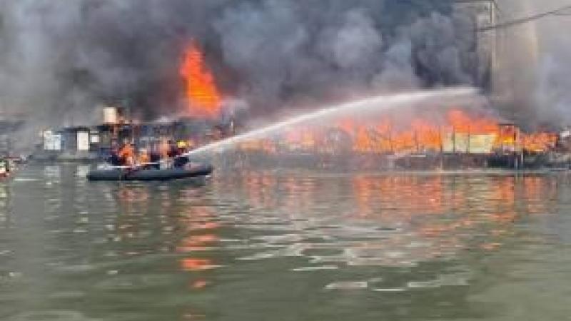 Бангладеште кеме өртеніп, ондаған адам қаза тапты