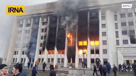 Алматыда наразылық білдірушілер ғимараттарды өртеп жіберді