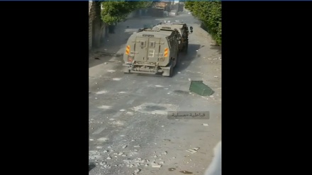 Палестиналық жасөсіпрімдер сионистік әскерилерді тастармен және блоктармен қарсы алды