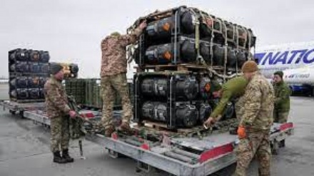Жүздеген Чехия азаматы Украинаға әскери техника жіберуге қарсы шықты