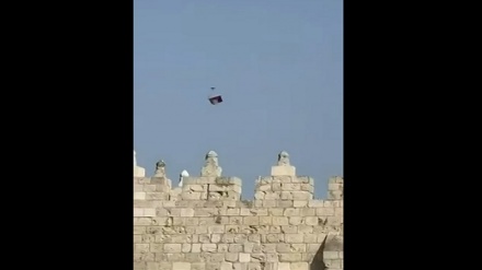 Баб-ул-Амудтың көгінде Палестина туы желбіреді