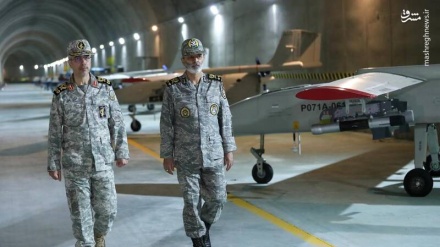 Генерал Бақери Иран армиясының ұшқышсыз ұшу аппаратының құпия базасын аралады