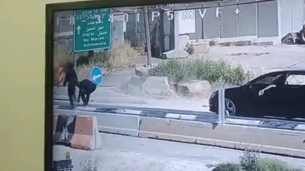 Палестиналық жігіт сионист сарбаздың қаруын ұрлап алды 