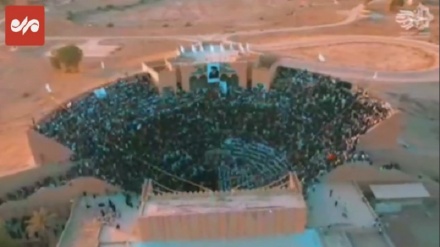 Ирактың Вавилон театрында мыңдаған адам «Сәлем, ей, Махди» әнін орындауға жиналды