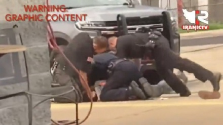 Полиция күштері бір америкалық жас жігітті айуандықпен ұрып-соқты