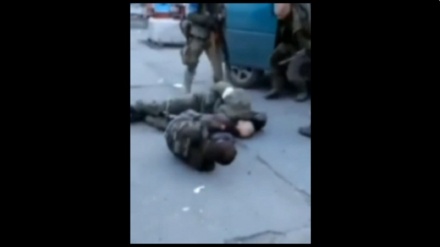 Украиналықтардың ресейлік тұтқындарды қорлауы