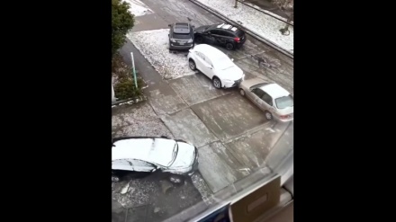 Американың мұзды көшелерінде көліктер сырғанап кетті