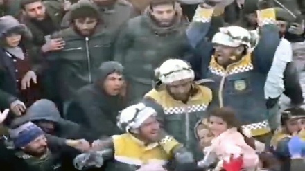 Үйінді астында 2 күн қамауда отырған сириялық отбасы  құтқарылды