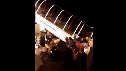 Түркияның жер сілкінісінен зардап шеккен Адыяман қаласының әуежайында халық кептелісі