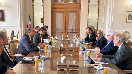 БҰҰ Бас хатшысының орынбасары Иранның Сыртқы істер министрімен кездесті