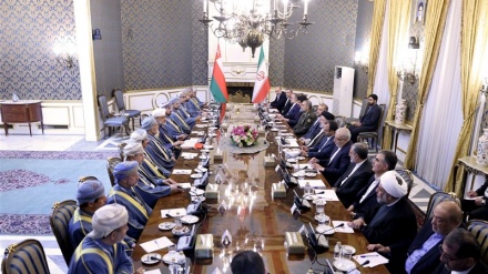 Раиси: Иран мен Оманның қарым-қатынас деңгейі жоғарылады