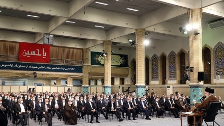 Ислам революциясының жетекшісі: Бөгделер Иран мен оның көршілері арасында проблемалар туғызуда белсенді
