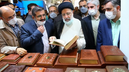 Иран Президенті Теһран халықаралық кітап көрмесін аралады