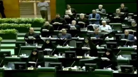 Иран парламентінің мүшелері Құран Кәрімге құрметсіздік білдіруді айыптады