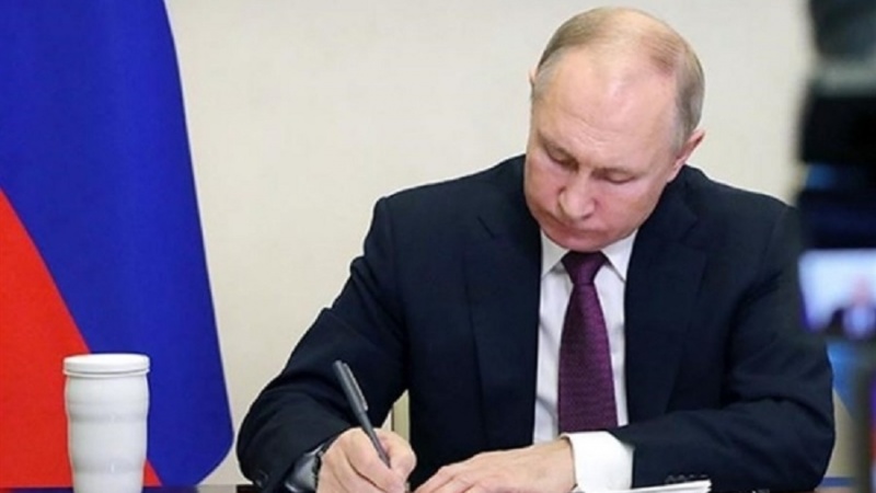 Путин Ресейде жынысын ауыстыруға тыйым салатын заңға қол қойды