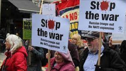 Ұлыбританияда Украинаға қару-жарақ жіберуге қарсылар митинг өткізді