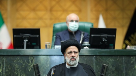 Иран Президенті Парламентке 1403 бюджет жобасын тапсырды