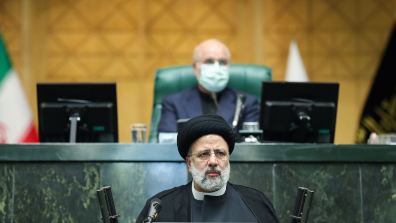 Иран Президенті Парламентке 1403 бюджет жобасын тапсырды