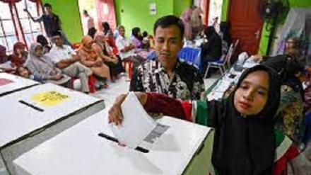 Бүгін Индонезияда президенттік және парламенттік сайлаулар өтті