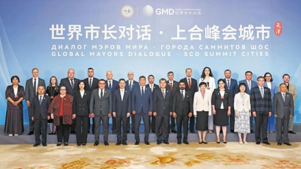 Үндістан өкіліне арналған BRICS телеарнасының арнайы сыйлығы; ШЫҰ мүше мемлекеттер өкілдерінің назарында қалалық ақылды басқару