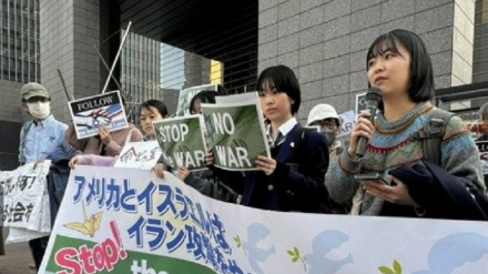 Токиода АҚШ елшілігіне жақын жерде жапон оқушылары Иранға қолдау білдіріп, наразылық шеруге шықты