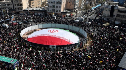 «Дена» кемесі шәһидтері, шәһид Әли Лариджани және шәһид сардар Ғоламреза Сүлейманимен қоштасу рәсімі